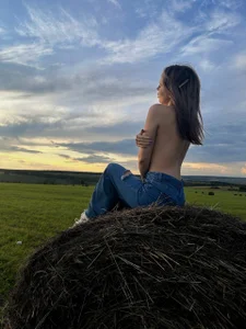 Amelia_Broooks Public Pic 6