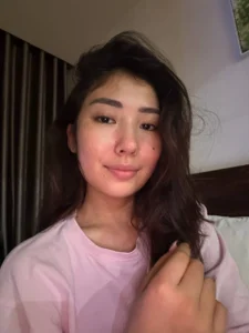 LindaHernandez While it's raining outside зображення