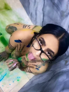 LOOK AT MY PAINTING 🎨🙈🥺 od nikky_latin  4 snímek