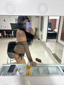 Naomisaenz01hello Bild