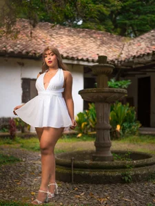 SophiaSummer I don’t need to try… I just naturally make you look twice. Hình 3