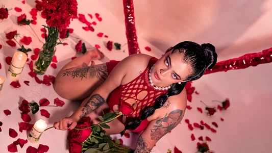 KayllaEvanss_ 🌹 "You are the sin that I do not want to redeem." Poză 2