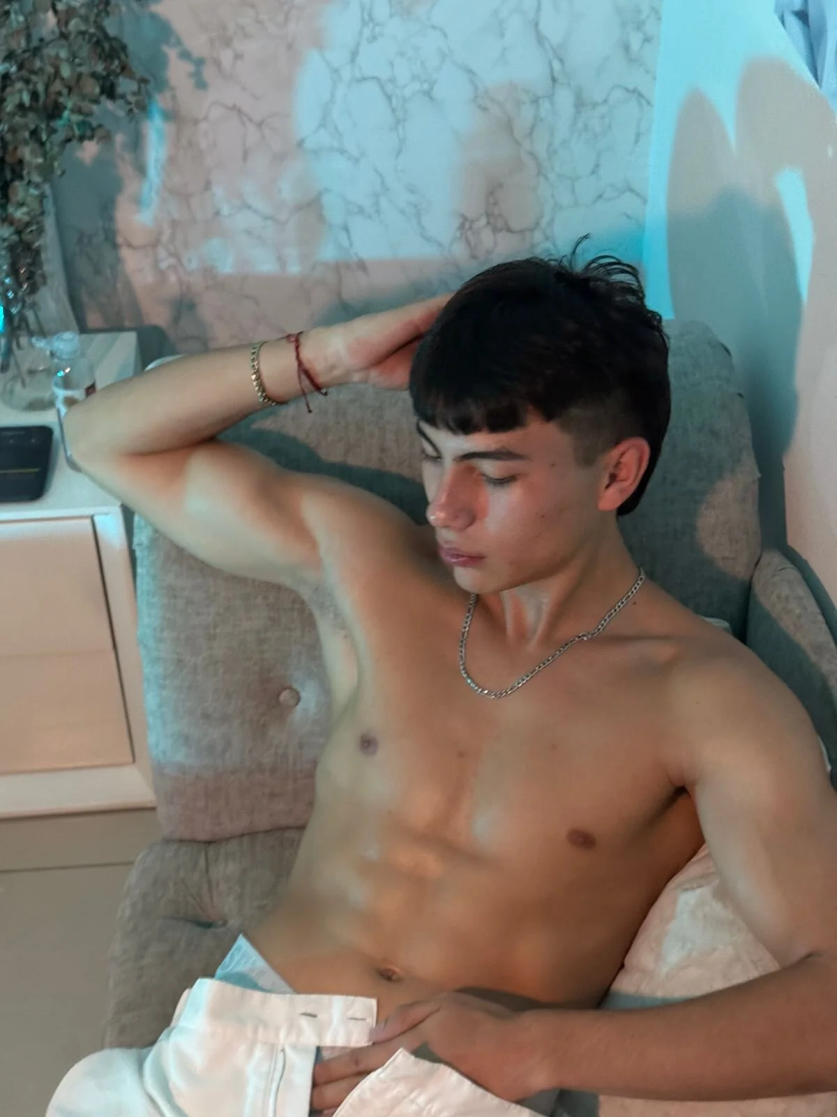EthanSantori 热门图片 4682