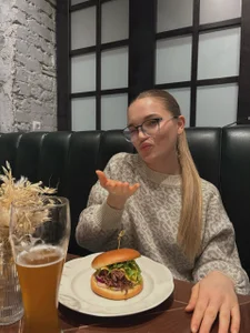 JulieLupo A wonderful evening with friends!🥰 Where do you go to relax with friends? Foto 3