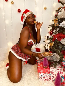 lanna_bx A merry Christmas for everyone 💋 Pic 3