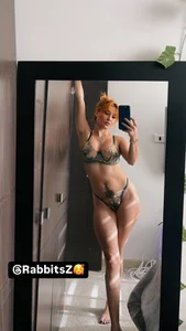 Annie_Velas_ Public Poză 9