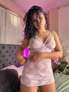 Annie_Lii_ White Pic 5