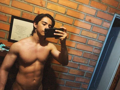 AlekBlake_ Public صورة واحدة|AlekBlake_ Public صورتان|AlekBlake_ Public  4 صور|AlekBlake_ Public  4 صورة