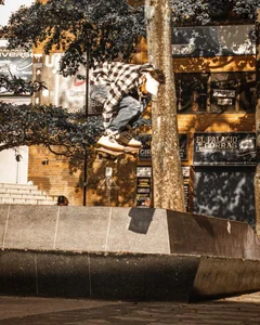 sk8-sir skatebaoarding Pic 6