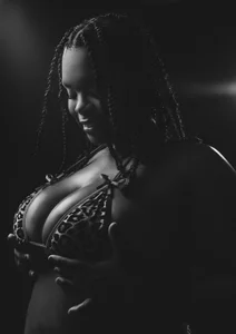 KiraClay Slow turn, deep stare—let me ruin your self-control tonight. slika