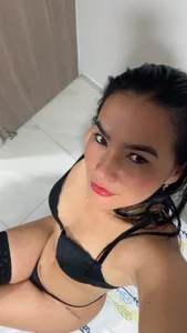 SofiaVal_ No puedo dejar de pensar en recorrer cada centímetro de tu cuerpo con mis labios Immagine  4