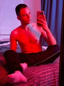 My sexy body in red light de DarkPr1nce  6 Imagens