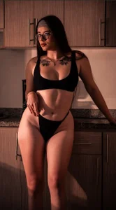 sexy girl In the kitchen😋🫠 de Charlotte_Olsen_  6 Imagens