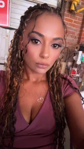 Goldie_Glows63 Public Pic 2