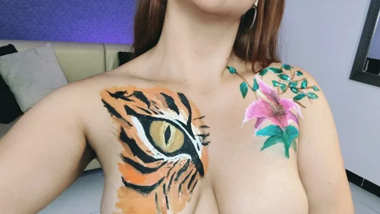 becca_diamond body paint Bilde