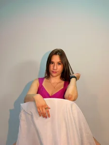 JadeHearrt see what’s under… don’t be shy 😈 Pic