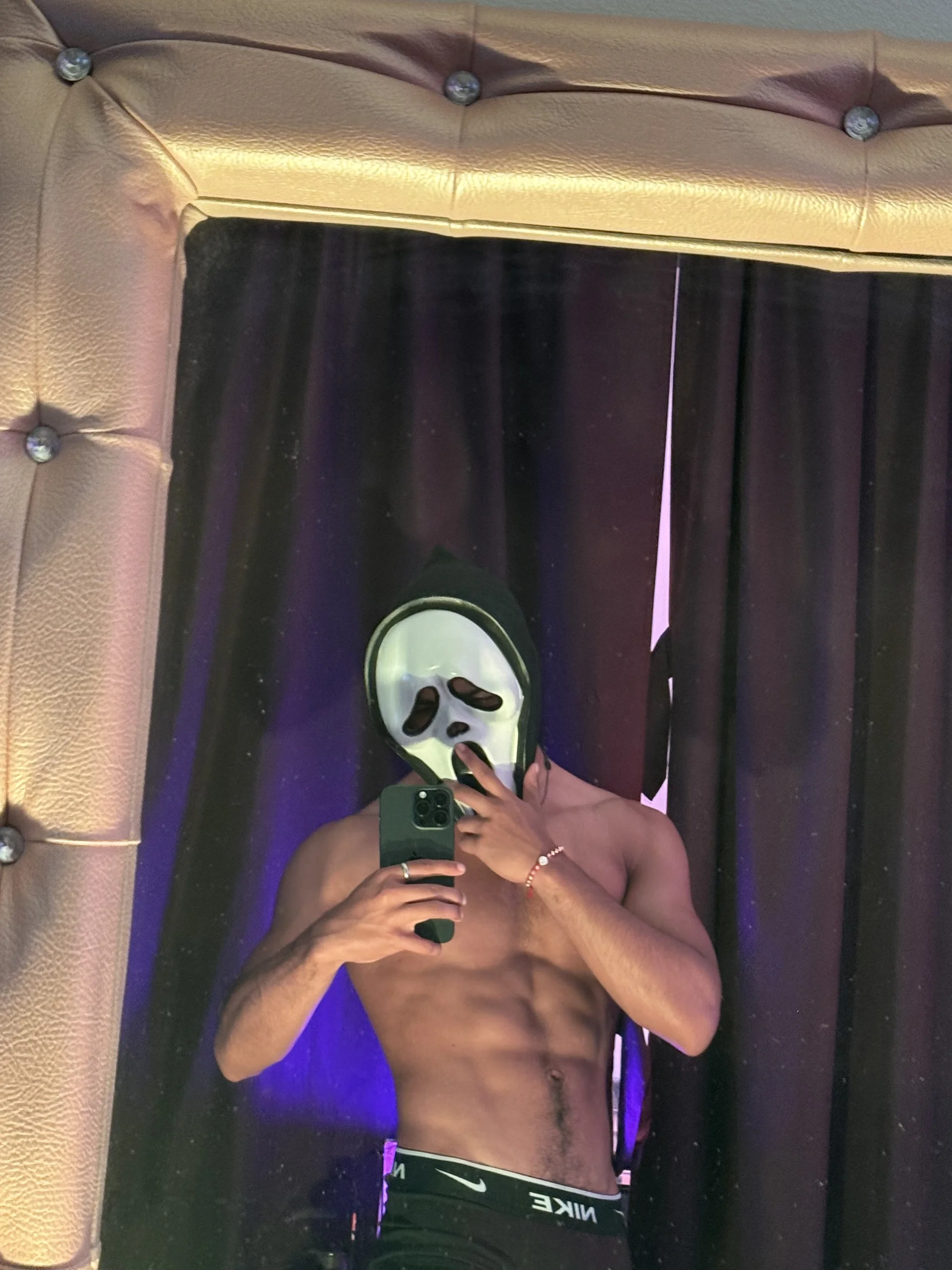 Halloween 2027 💀 de Colstorw_  3 Imagens