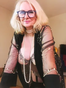 Courtesanannabel Public Immagine  3