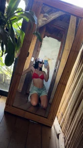 Scarlett_12 Red is my color Pic