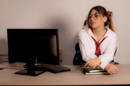 📚I love when the teacher corrects me... slowly😏 de kaathblond_  Imagens