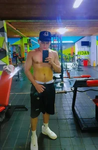 Bryan_Rossi + টি ছবি