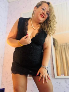 Martinacurvy_ Can i be your mistress? Pic 2