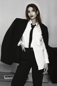 ZoeConti Knoe me Pic 7