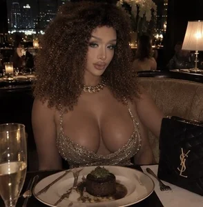 Wanna date with me? 🥂 de DominusErotica  photos