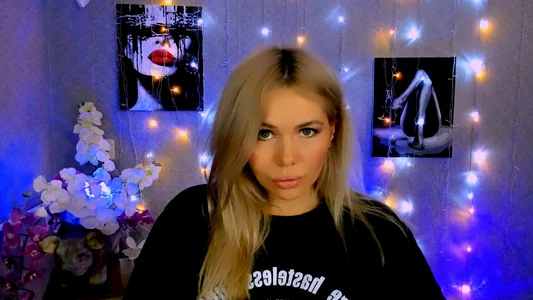 LoraBoyar my room Pic 6