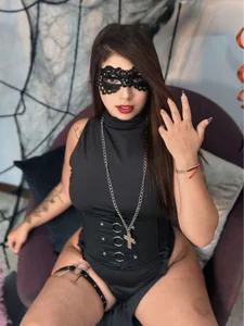 vane_lopez_ halloween sexy Pic 3