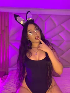 Ivory_Dlacour 💜🤍🐰 Pic 6