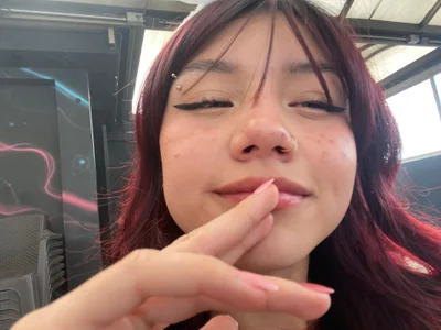 april_bennettのMy beautiful face + my charming eyes that you love♥の 2枚の写真