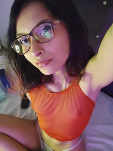 Alice_jacobs1 relaxing Pic 8