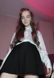 me in my eighteen🔞 de bambi_lu  2 Imagens