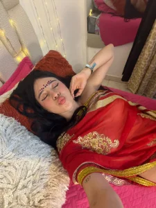 _tamara_priya_ ❤️‍🔥 Red to light your desires... do you dare to look at me a little more? 😈💋 Billede 2