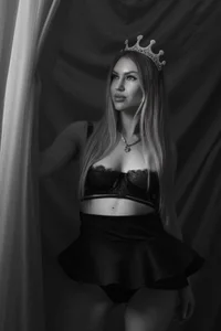 LuisaSinthere should be a king next to the queen Bild 3