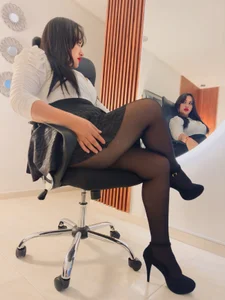 MissPantyhose_ Public Pic 2