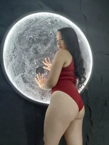 NathyFerrer The Sexy Moon of your dreams🌕 - {count, plural, one {תמונה אחת} two {שתי תמונות} many {# תמונות} other {# תמונות}}