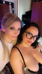 HoneyblakeandEmmagrey Public Foto 4