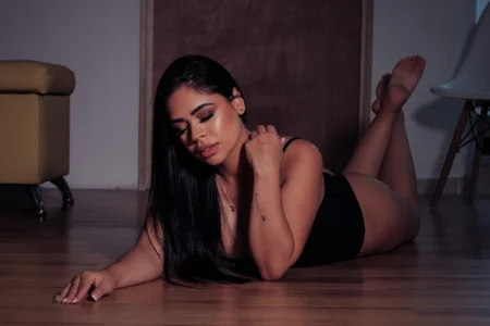 Sara_Leblanc Sensual Pic 3