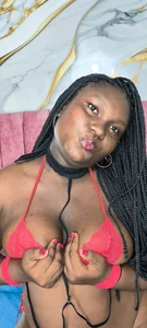 Liseth_noir Public Pic 4