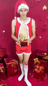 LuigiMarchetti Hot Christmas 🎄💝🎁  4টি ছবি