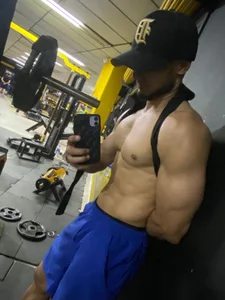 Adonys_Lewis_のEvoluciónの 2枚の写真