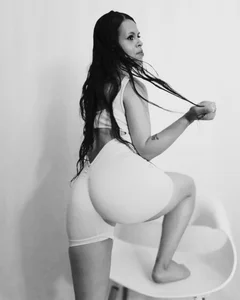 Mariana_Benett Your cute little bunny Pic 3