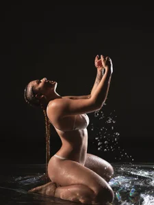 alaia_greyy You know perfectly what I mean with my gaze Immagine 