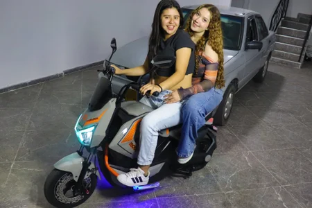 Emily_and_Miarosse on the motorcycle with my girl Foto