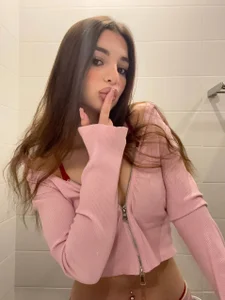 LauraHansil My voluminous hair could envelop you? Bilde 2