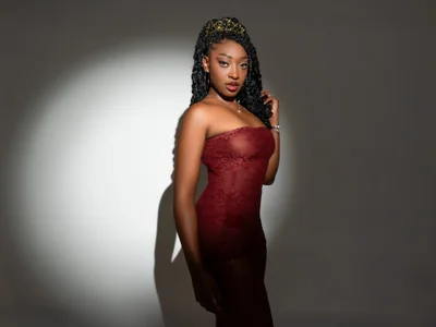 YallianaBrooks A magical and elegant new year 🕯️💫 Pic 5