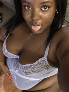 BouncyBBW: Public ( 6 фото)