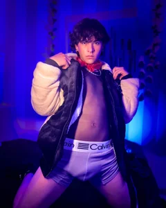 Luke_Howland Welcome to my room صورة واحدة|Luke_Howland Welcome to my room صورتان|Luke_Howland Welcome to my room  3 صور|Luke_Howland Welcome to my room  3 صورة